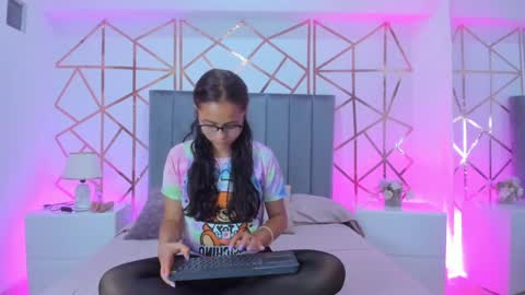 GISELLE ROLDAN online show from January 24, 2025, 11:59 am