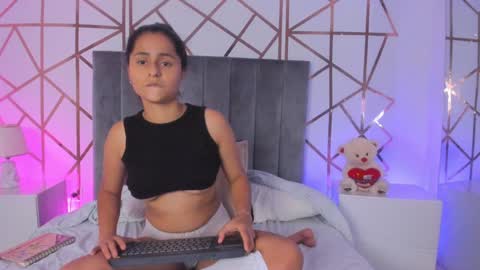 GISELLE ROLDAN online show from February 7, 2025, 5:51 pm