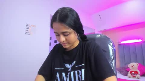 Snapshot of giselle_roldan chatting on December 19, 2025, 4:41 am GISELLE ROLDAN online show from December 19, 2025, 4:41 am