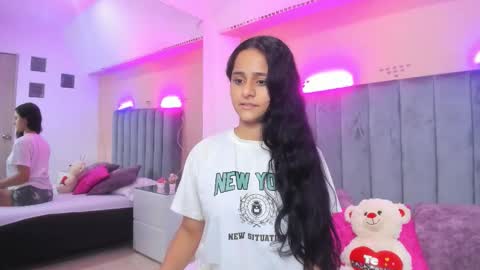 Snapshot of giselle_roldan chatting on December 20, 2025, 3:35 am GISELLE ROLDAN online show from December 20, 2025, 3:35 am