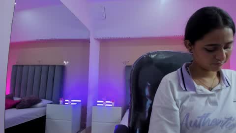 Snapshot of giselle_roldan chatting on February 19, 2026, 7:54 pm GISELLE ROLDAN online show from February 19, 2026, 7:54 pm