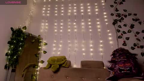 Snapshot of giuliacash chatting on December 17, 2025, 12:22 pm GiuliaCash online show from December 17, 2025, 12:22 pm