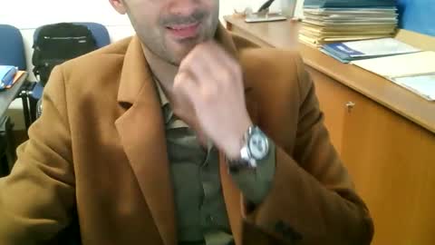 giuseppevai1 online show from November 14, 2025, 7:01 pm