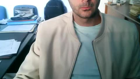 giuseppevai1 online show from April 28, 2026, 7:02 am