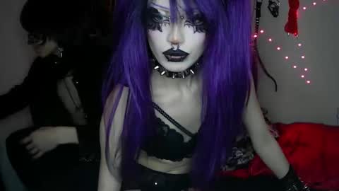 Snapshot of gl00my_gh0ul chatting on December 19, 2025, 9:55 pm Gloomy online show from December 19, 2025, 9:55 pm