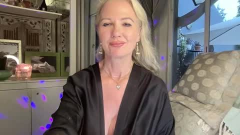 Gl1tter Barbie online show from November 6, 2025, 3:51 am