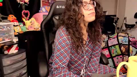 glaceon9 online show from October 22, 2025, 8:47 am