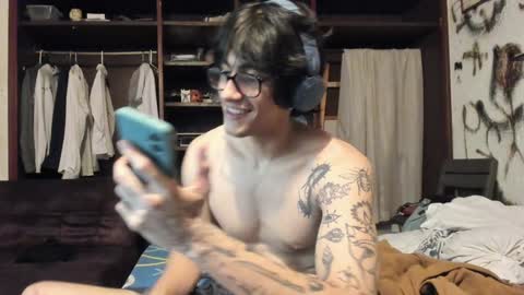 Snapshot of gladiattoor chatting on December 22, 2024, 2:49 am edward online show from December 22, 2024, 2:49 am