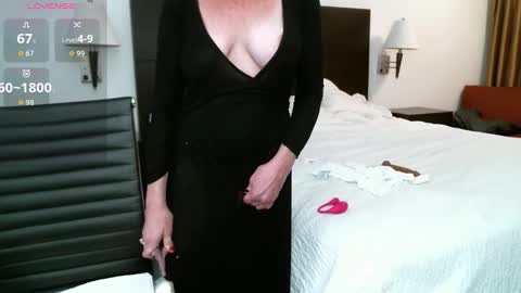 Snapshot of glam_cat chatting on November 25, 2025, 1:05 am Gwendolyn online show from November 25, 2025, 1:05 am