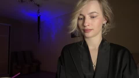 glamour_rogue online show from December 18, 2025, 3:07 pm