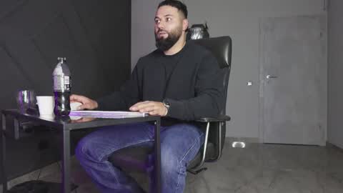 Snapshot of glennmasters chatting on October 19, 2025, 7:25 pm Matthew .. for short call me Matt online show from October 19, 2025, 7:25 pm