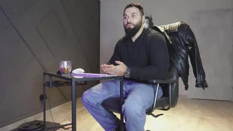 Snapshot of glennmasters chatting on November 7, 2025, 4:12 am Matthew .. for short call me Matt online show from November 7, 2025, 4:12 am