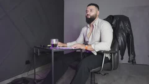 Snapshot of glennmasters chatting on November 8, 2025, 4:45 am Matthew .. for short call me Matt online show from November 8, 2025, 4:45 am