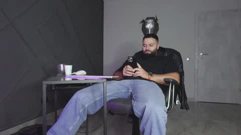 Snapshot of glennmasters chatting on November 9, 2025, 4:33 am Matthew .. for short call me Matt online show from November 9, 2025, 4:33 am