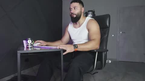 Snapshot of glennmasters chatting on November 13, 2025, 7:40 am Matthew .. for short call me Matt online show from November 13, 2025, 7:40 am