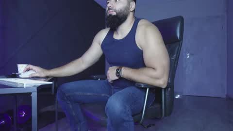 Snapshot of glennmasters chatting on November 17, 2025, 5:35 am Matthew .. for short call me Matt online show from November 17, 2025, 5:35 am