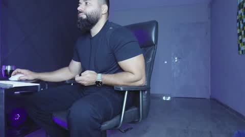 Snapshot of glennmasters chatting on November 27, 2025, 7:49 pm Matthew .. for short call me Matt online show from November 27, 2025, 7:49 pm