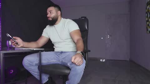 Snapshot of glennmasters chatting on November 30, 2025, 4:49 am Matthew .. for short call me Matt online show from November 30, 2025, 4:49 am