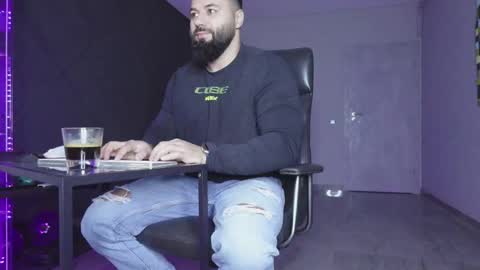 Snapshot of glennmasters chatting on December 14, 2025, 4:40 am Matthew .. for short call me Matt online show from December 14, 2025, 4:40 am