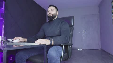 Snapshot of glennmasters chatting on December 16, 2025, 7:41 pm Matthew .. for short call me Matt online show from December 16, 2025, 7:41 pm