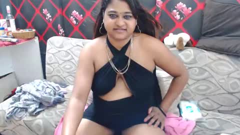 Snapshot of glitter_candy chatting on February 21, 2025, 11:54 pm glitter candy online show from February 21, 2025, 11:54 pm