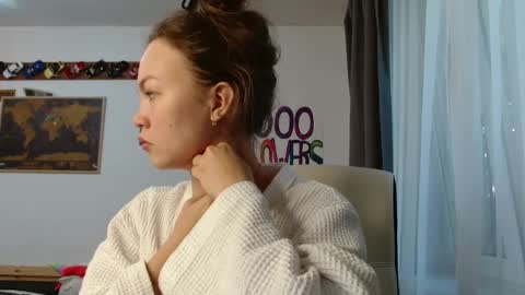 glitter_doll online show from September 26, 2025, 11:03 am