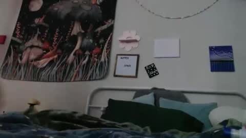 Snapshot of glitterspace chatting on January 15, 2026, 8:56 pm anna online show from January 15, 2026, 8:56 pm