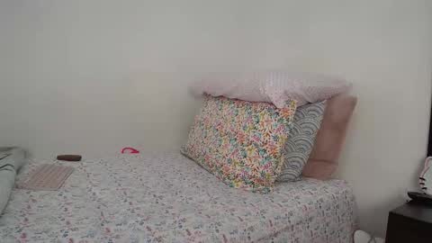 Snapshot of glitterwater chatting on February 4, 2026, 4:07 am suzy online show from February 4, 2026, 4:07 am