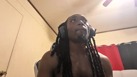 Snapshot of glomightyj chatting on December 17, 2025, 5:13 am glomightyj online show from December 17, 2025, 5:13 am