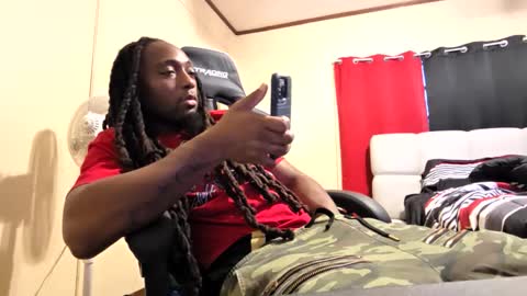 Snapshot of glomightyj chatting on December 20, 2025, 11:01 pm glomightyj online show from December 20, 2025, 11:01 pm