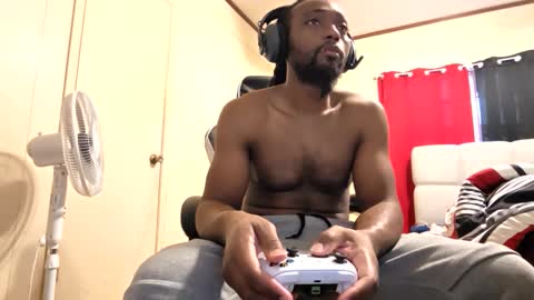 Snapshot of glomightyj chatting on January 17, 2026, 7:06 pm glomightyj online show from January 17, 2026, 7:06 pm