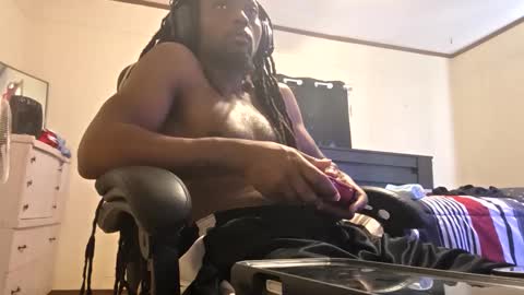 glomightyj online show from May 12, 2026, 7:44 pm