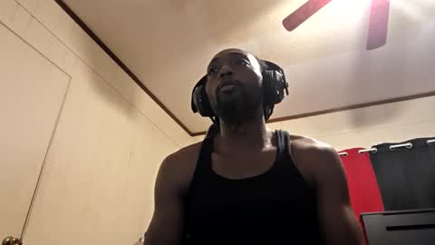 glomightyj online show from May 22, 2026, 7:37 am