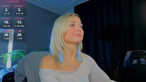 Snapshot of gloria_lovely chatting on December 19, 2025, 10:44 am Gloria online show from December 19, 2025, 10:44 am