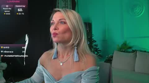 Snapshot of gloria_lovely chatting on January 5, 2026, 5:27 pm Gloria online show from January 5, 2026, 5:27 pm
