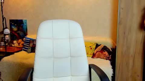 Gloria Wood online show from October 21, 2025, 6:30 pm