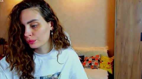 Gloria Wood online show from November 12, 2025, 4:18 pm