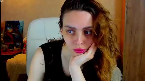 Snapshot of gloria_wood chatting on June 29, 2026, 5:02 pm Gloria Wood online show from June 29, 2026, 5:02 pm