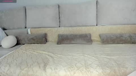 gloriaa_scott online show from May 28, 2026, 3:04 am