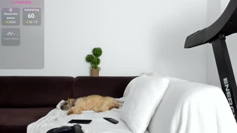 Snapshot of glowing_blonde chatting on January 17, 2026, 10:35 pm Alice online show from January 17, 2026, 10:35 pm