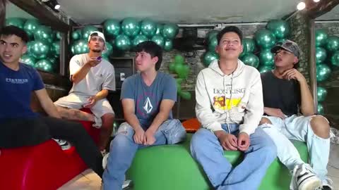 THOMAS AND DAMIAND online show from February 10, 2025, 8:10 pm