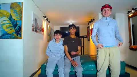THOMAS AND DAMIAND online show from May 22, 2026, 1:06 pm