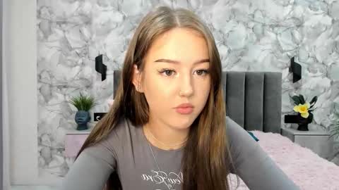 Snapshot of go0d_grl chatting on December 20, 2025, 8:43 am Lina online show from December 20, 2025, 8:43 am