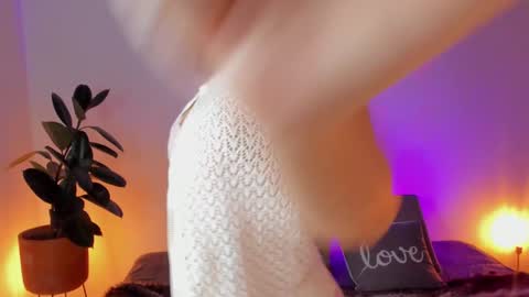 Snapshot of goddes_helena chatting on December 10, 2024, 11:19 pm Elena online show from December 10, 2024, 11:19 pm