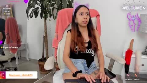 Snapshot of goddess__lilith_ chatting on December 15, 2024, 2:30 am Lilith online show from December 15, 2024, 2:30 am