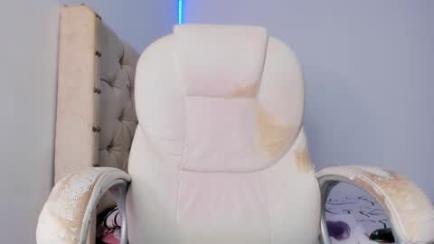 Ariluz online show from February 21, 2025, 10:15 pm