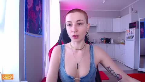 Snapshot of goddess_elpisfoxter chatting on May 4, 2026, 10:33 am Elpis Foxter online show from May 4, 2026, 10:33 am