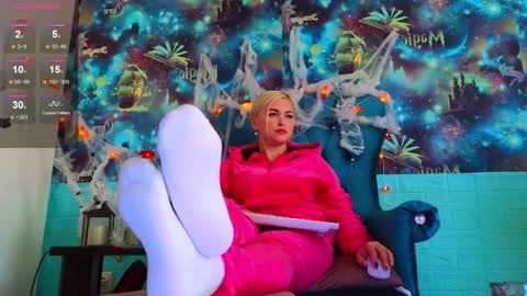 Snapshot of goddess_isabella11 chatting on October 17, 2025, 4:37 am Mrs. Isabella online show from October 17, 2025, 4:37 am