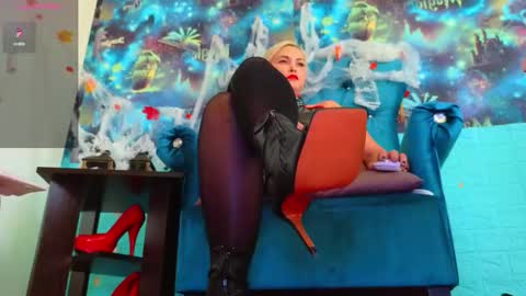 Snapshot of goddess_isabella11 chatting on October 18, 2025, 5:43 am Mrs. Isabella online show from October 18, 2025, 5:43 am