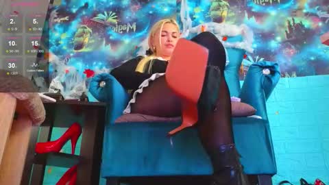 Snapshot of goddess_isabella11 chatting on October 23, 2025, 5:40 am Mrs. Isabella online show from October 23, 2025, 5:40 am